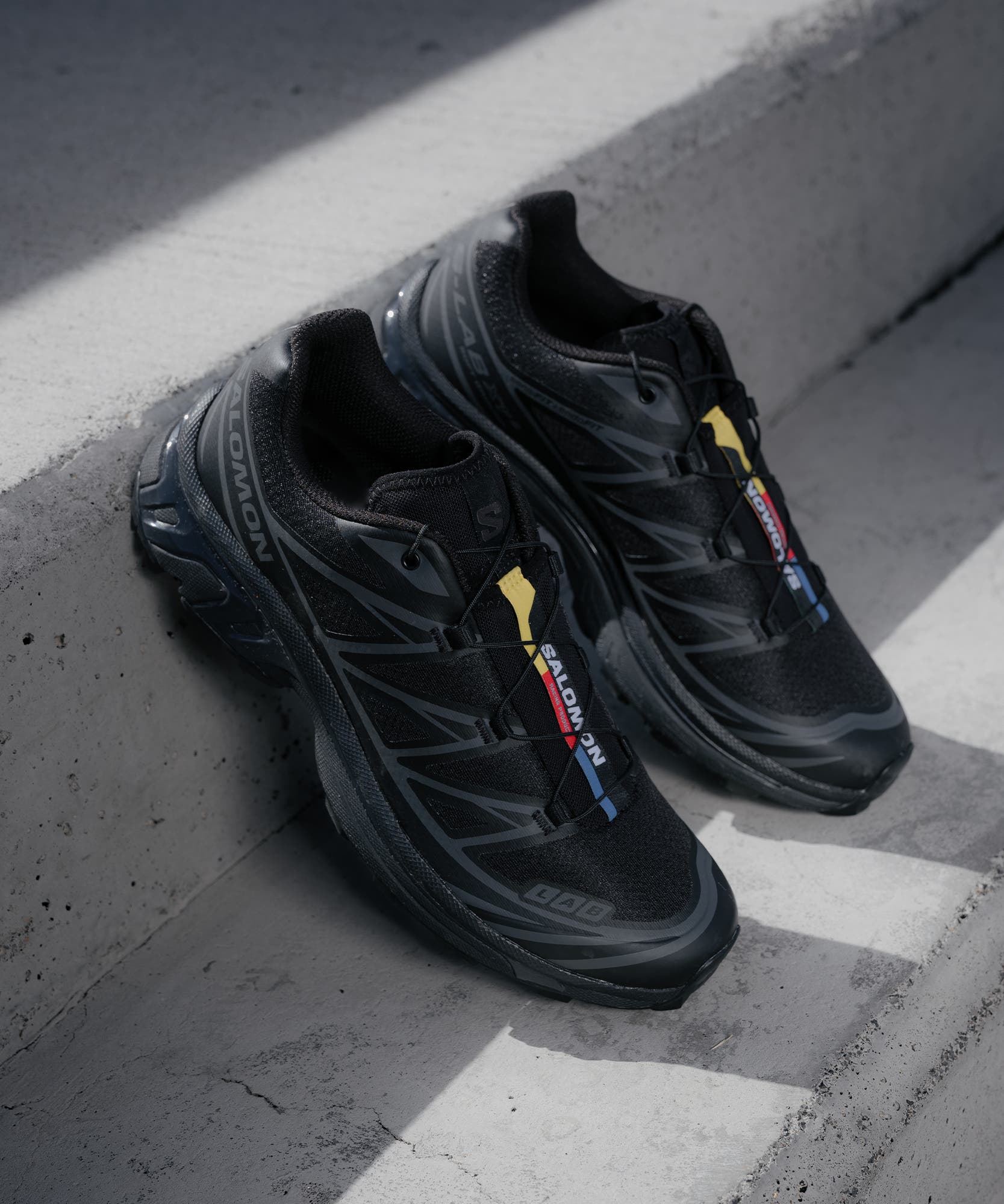 XT-6   Black / Black / Phantom